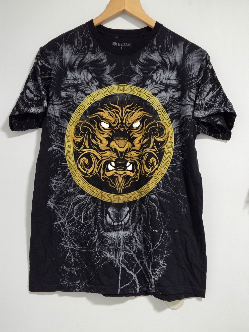 Buffalo Outdoors Black Graphic Lion Medallion T-Shirt Size L
